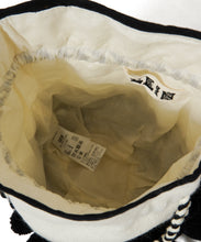 画像をギャラリービューアに読み込む, 【WOMEN】LEIN 幾何学柄刺繍ドロストバッグ / オリエンタル小物 / 丸底×タッセル付き / 軽量&収納力◎ / お出かけ / ミニバッグ / 秋冬コーデのアクセントに / ユニセックスアイテム