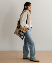 画像をギャラリービューアに読み込む, 【MEN , WOMEN】LEIN Wフェイスパッチワーク刺繍トートバッグ / A4サイズ収納可 / 刺繍トートバッグ / お出かけ / サブバッグ / 秋冬コーデのアクセントに / ユニセックスアイテム