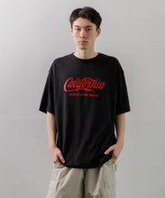 画像をギャラリービューアに読み込む, 【MEN , WOMEN】 AMERICAN RAG CIE STATE TEE -California　ロゴ映えTシャツ / とろみ素材 / 抜け感コーデに◎
