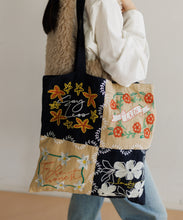 画像をギャラリービューアに読み込む, 【MEN , WOMEN】LEIN Wフェイスパッチワーク刺繍トートバッグ / A4サイズ収納可 / 刺繍トートバッグ / お出かけ / サブバッグ / 秋冬コーデのアクセントに / ユニセックスアイテム
